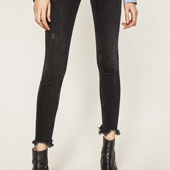Zara Mid Rise Frayed Skinny Jeans Black Size 2
